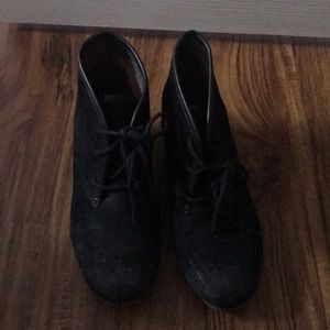 Wedge tie shoes